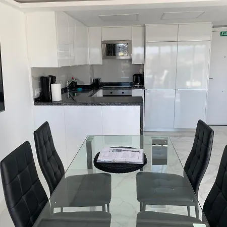 Skol 927a - Beachfront Luxury Penthouse *