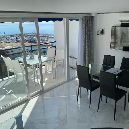 Skol 927a - Beachfront Luxury Penthouse *