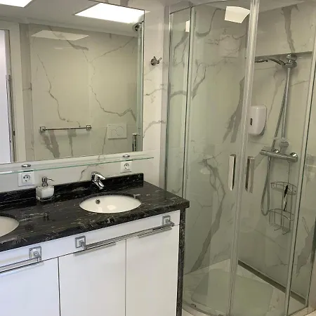 Skol 927a - Beachfront Luxury Penthouse *