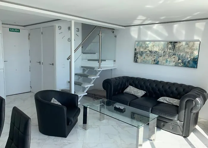 Skol 927a - Beachfront Luxury Penthouse شقة *