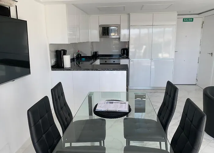 Skol 927a - Beachfront Luxury Penthouse *