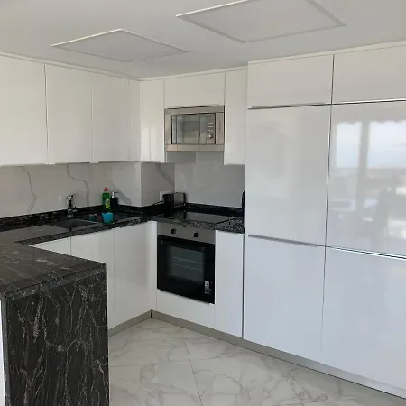 Skol 927a - Beachfront Luxury Penthouse *